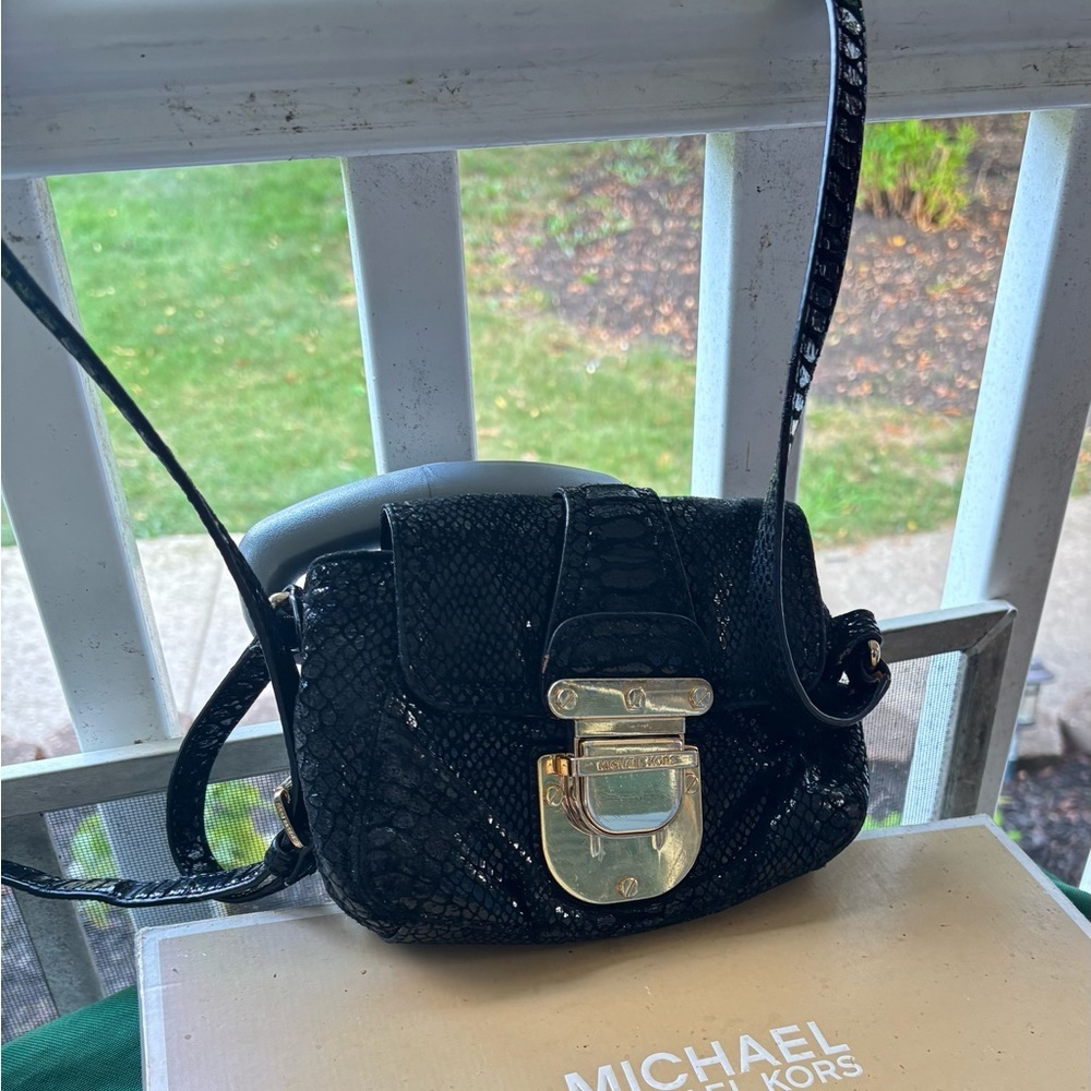 Michael Kors Charlton black patent leather crossbody handbag - Picture 8 of 12